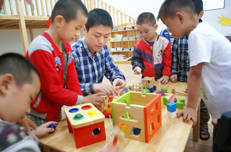慶六一·伴成長(zhǎng)，木玩?zhèn)鹘y(tǒng)獻(xiàn)愛云和幼兒園